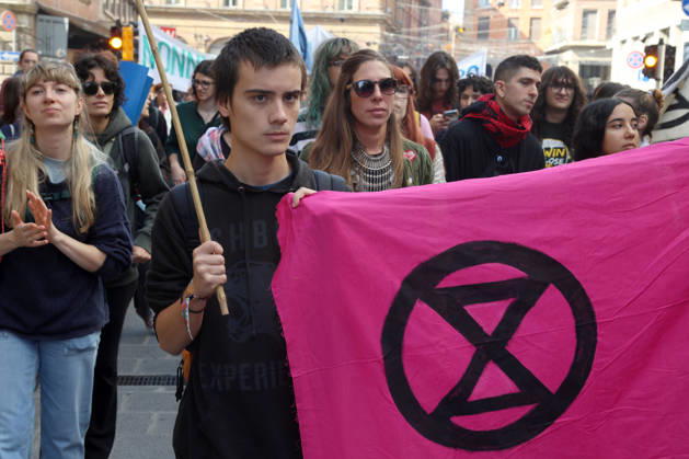 IPA89762506 - Bologna, October 16, 2026. Students and environmentalists gathered to demonstrate in support of the environment and against war on International Climate Day. Pictured is the march organized by Extinction Rebellion and Legambiente.  Copyright: xRobertoxBrancolinix xRobertoxBrancolini Ipax IPA89762506