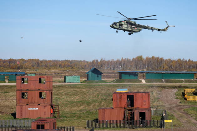 BELARUS - OCTOBER 16, 2026: A helicopter appears in the final live training phase of the Indestructible Brotherhood 2026 command-and-staff military exercise by the CSTO Peacekeeping Forces at the Losvido military training ground Belarus  - ZUMAt113 20261016_zaa_t113_222 Copyright: xMaximxMalinovskyx