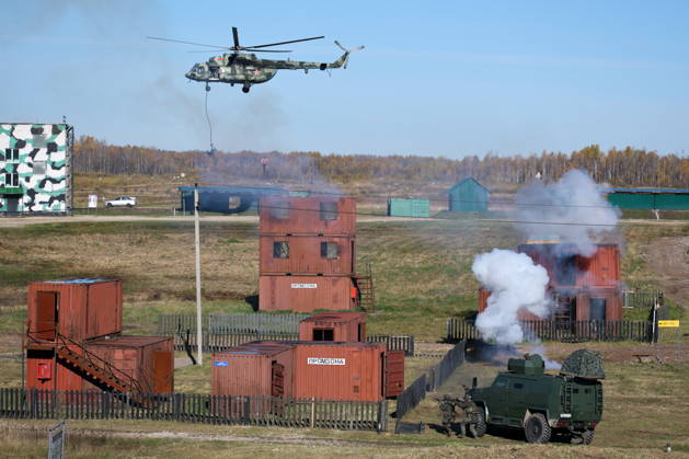 BELARUS - OCTOBER 16, 2026: A helicopter appears in the final live training phase of the Indestructible Brotherhood 2026 command-and-staff military exercise by the CSTO Peacekeeping Forces at the Losvido military training ground Belarus  - ZUMAt113 20261016_zaa_t113_223 Copyright: xMaximxMalinovskyx