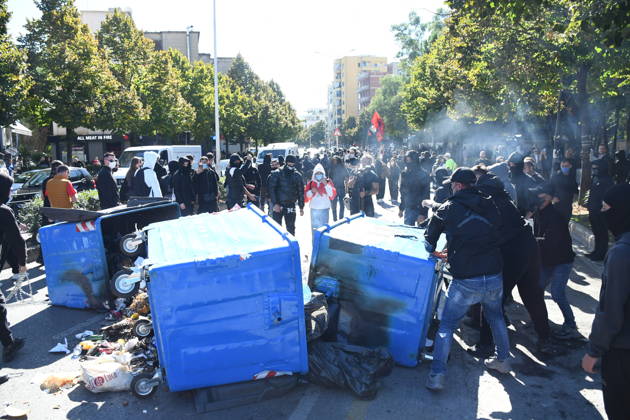 Demonstrations organized by students demanding improvements to their educational conditions continue in Albania TIRANA, ALBANIA - OCTOBER 16: Demonstrators block streets using trash dumpsters and light fires during escalating student protests demanding better educational conditions and lower tuition costs in Tirana, Albania on October 16, 2026. Police forces intervened to clear burning barricades along major boulevards as university student actions intensified across the capital. Olsi Shehu Anadolu Tirana Albania. Editorial use only. Please get in touch for any other usage.  Copyright: x2026xAnadoluxOlsixShehux