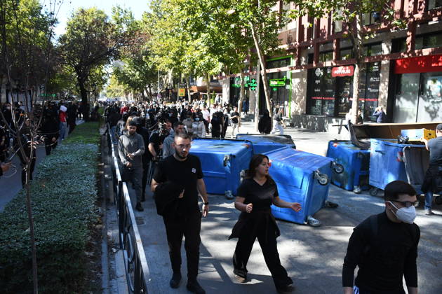 Demonstrations organized by students demanding improvements to their educational conditions continue in Albania TIRANA, ALBANIA - OCTOBER 16: Demonstrators block streets using trash dumpsters and light fires during escalating student protests demanding better educational conditions and lower tuition costs in Tirana, Albania on October 16, 2026. Police forces intervened to clear burning barricades along major boulevards as university student actions intensified across the capital. Olsi Shehu Anadolu Tirana Albania. Editorial use only. Please get in touch for any other usage. Copyright: x2026xAnadoluxOlsixShehux