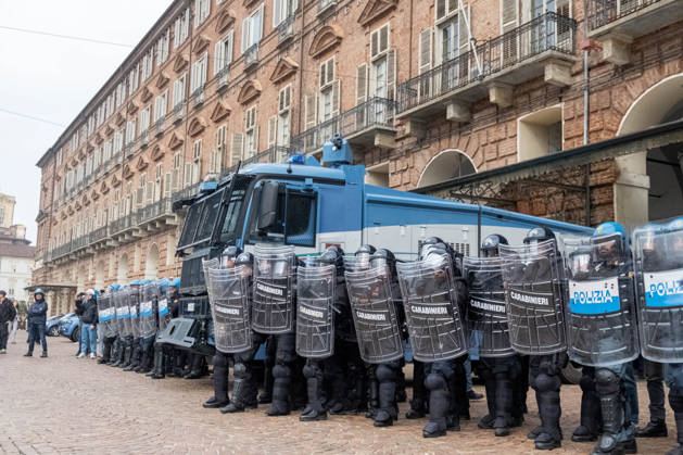 Reportage - Student strike in Turin Police in front of the Turin Prefecture in Piazza Castello during Student strike in Turin, Reportage in Turin, Italy, October 16 2026 Turin City of Turin Italy Copyright: xCamillaxBaronettox xLiveMediax LPN_2746395
