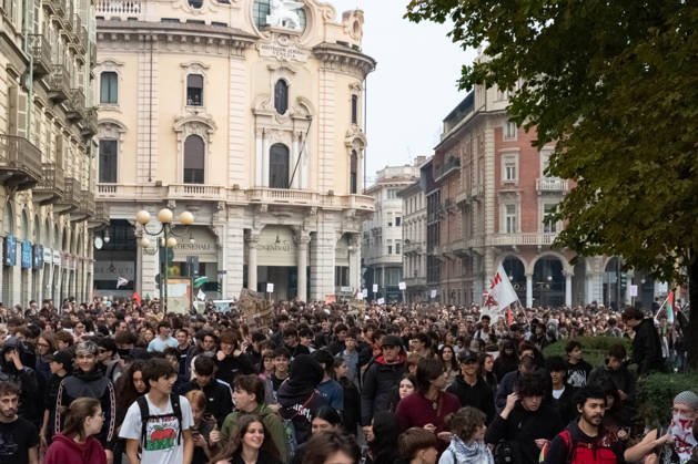 Reportage - Student strike in Turin The march through the streets of Turin during Student strike in Turin, Reportage in Turin, Italy, October 16 2026 Turin City of Turin Italy Copyright: xCamillaxBaronettox xLiveMediax LPN_2746434