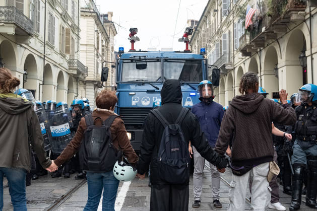 IPA89764407 - Some people form a human chain to prevent the police from attacking the protesters during a student strike in Turin. Report from Turin, Italy, October 16, 2026  Copyright: xCamillaxBaronetto LiveMediax xCamillaxBaronetto LiveMediax IPA89764407