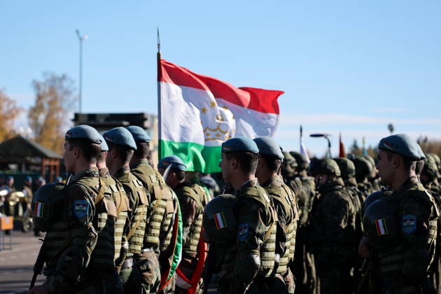 BELARUS - OCTOBER 16, 2026: Servicemen appear with a national flag of Tajikistan in the final live training phase of the Indestructible Brotherhood 2026 command-and-staff military exercise by the CSTO Peacekeeping Forces at the Losvido military training ground. Maxim Malinovsky TASS  99410864