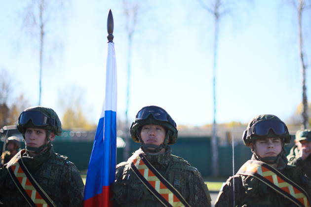 BELARUS - OCTOBER 16, 2026: Servicemen appear with a national flag of Russia in the final live training phase of the Indestructible Brotherhood 2026 command-and-staff military exercise by the CSTO Peacekeeping Forces at the Losvido military training ground. Maxim Malinovsky TASS  99410870