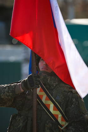 BELARUS - OCTOBER 16, 2026: A serviceman holds a national flag of Russia in the final live training phase of the Indestructible Brotherhood 2026 command-and-staff military exercise by the CSTO Peacekeeping Forces at the Losvido military training ground. Maxim Malinovsky TASS  99410902