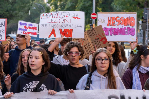 IPA89764843 - High school students marching. Bologna, Italy, October 16, 2026.  Copyright: xLeonardoxGaravaglia LiveMediax xLeonardoxGaravaglia LiveMediax IPA89764843