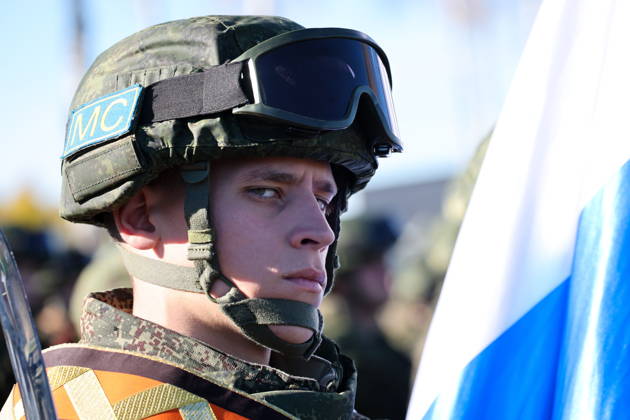 BELARUS - OCTOBER 16, 2026: A serviceman appears with a national flag of Russia in the final live training phase of the Indestructible Brotherhood 2026 command-and-staff military exercise by the CSTO Peacekeeping Forces at the Losvido military training ground Belarus  - ZUMAt113 20261016_zaa_t113_287 Copyright: xMaximxMalinovskyx