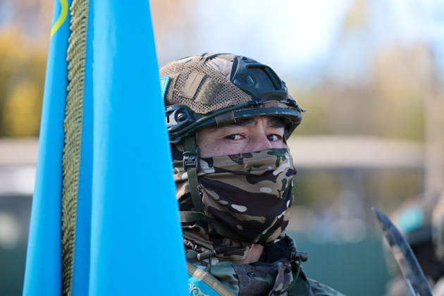 BELARUS - OCTOBER 16, 2026: A serviceman appears with a national flag of Kazakhstan in the final live training phase of the Indestructible Brotherhood 2026 command-and-staff military exercise by the CSTO Peacekeeping Forces at the Losvido military training ground Belarus  - ZUMAt113 20261016_zaa_t113_288 Copyright: xMaximxMalinovskyx