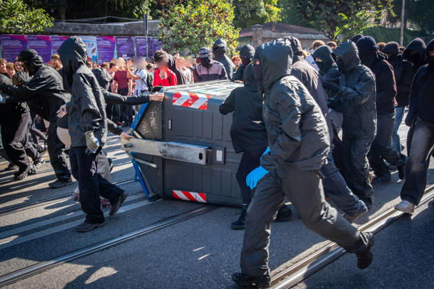 October 16, 2026, Rome, Rm, Italy: Thousands of students are taking to the streets to protest against the Meloni government™s education policies. The students™ demands include: No one is a foreigner; fund schools, not war; and no to the militarization of school. Moments of tension: some students overturn several dumpsters and drag them onto the street. Rome Italy - ZUMAg256 20261016_znp_g256_031 Copyright: xMarcoxDixGianvitox