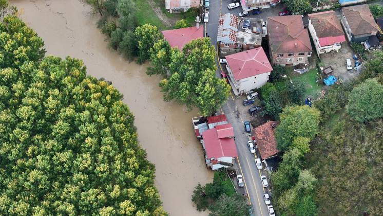 Heavy rains hit Duzce, Turkiye DUZCE, TURKIYE - OCTOBER 16: An aerial view shows floodwaters from the overflowing Melen River covering agricultural land near Demiracma village as heavy rain continues in the Akcakoca and Kocaali areas, on October 16, 2026 in Duzce, Turkiye. The river, which flows into the Black Sea, reached some residential areas after overflowing its banks. At Melenagzi Harbor, four small fishing boats reportedly capsized and drifted out to sea, while three others sank inside the harbor. Omer Urer Anadolu Duzce Turkey. Editorial use only. Please get in touch for any other usage.  Copyright: x2026xAnadoluxOmerxUrerx