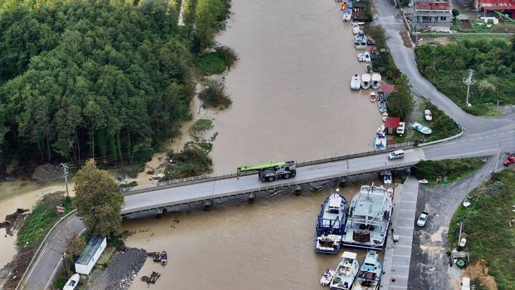 Heavy rains hit Duzce, Turkiye DUZCE, TURKIYE - OCTOBER 16: An aerial view shows the swollen Melen River flowing beneath a bridge and surrounding nearby roads and facilities after heavy rain caused the river to overflow, on October 16, 2026 in Duzce, Turkiye. Floodwaters covered agricultural land and reached some residential areas around Demiracma village, while at Melenagzi Harbor four small fishing boats reportedly capsized and drifted out to sea and three others sank inside the harbor. Omer Urer Anadolu Duzce Turkey. Editorial use only. Please get in touch for any other usage.  Copyright: x2026xAnadoluxOmerxUrerx