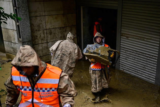 Gendarmerie teams support flood cleanup efforts in Istanbul ISTANBUL, TURKIYE - OCTOBER 16: Gendarmerie teams clear mud and debris from a flood-affected area in Sariyer as cleanup and repair efforts continue, on October 16, 2026 in Istanbul, Turkiye. The teams joined post-flood operations to help restore affected streets and support recovery work. Cem Tekkesinoglu Anadolu Istanbul Turkey. Editorial use only. Please get in touch for any other usage.  Copyright: x2026xAnadoluxCemxTekkesinoglux
