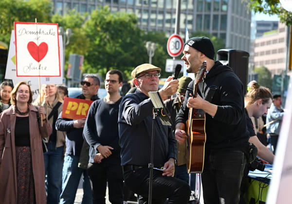 Rally calling for an AfD ban in Berlin BERLIN, GERMANY - OCTOBER 16: People take part in a rally near the Bundesrat calling for proceedings to ban the far-right Alternative for Germany (AfD) party and urge North Rhine-Westphalia Minister-President Hendrik Wüst to support their demand, as he is set to be elected President of the Bundesrat that day, in Berlin, Germany, on 16 October 2026. The rally is organized by the alliance NRW Appeal: AfD Ban Now , which reportedly collected more than 120,000 signatures in support of an AfD ban in North Rhine-Westphalia and is urging the Bundesrat to initiate proceedings before the Federal Constitutional Court to ban the party. Volodymyr Sindieiev Anadolu Berlin Germany. Editorial use only. Please get  Copyright: x2026xAnadoluxVolodymyrxSindieievx
