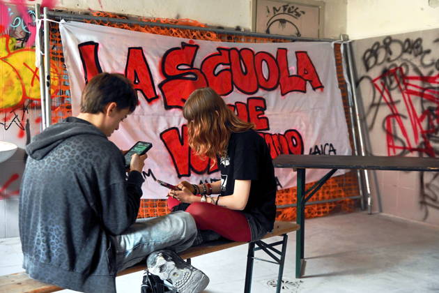 IPA89766287 - Milan, October 16, 2026: Student protest, occupation of the former morgue  Copyright: xMaurizioxMaulex xMaurizioxMaulex IPA89766287