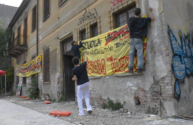 IPA89766286 - Milan, October 16, 2026: Student protest, occupation of the former morgue  Copyright: xMaurizioxMaulex xMaurizioxMaulex IPA89766286