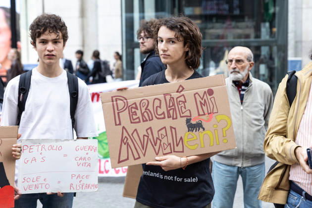 IPA89767310 - Milan, October 16, 2026, Piazza San Babila, Fridays for Future Italy rally; climate and environmental activists pictured: Sign protesting Eni  Copyright: xFrancescoxEnriquezx xFrancescoxEnriquezx IPA89767310