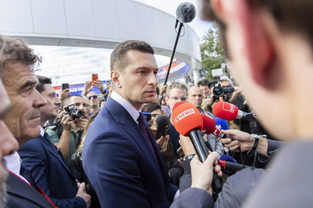 Paris, France October 16, 2026 - Paris Motor Show - Jordan Bardella RN, RASSEMBLEMENT NATIONAL, BARDELLA, SALON DE L AUTO, INDUSTRIE AUTOMOBILE, ECONOMIE, VOITURES, CNEWS, MEDIAS, JOURNALISTES  Copyright: xVincentxIsorex