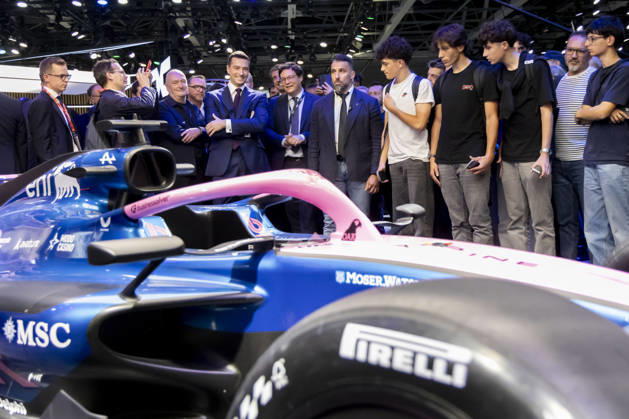 Paris, France October 16, 2026 - Paris Motor Show - Jordan Bardella RN, RASSEMBLEMENT NATIONAL, BARDELLA, SALON DE L AUTO, INDUSTRIE AUTOMOBILE, ECONOMIE, VOITURES, RENAULT  Copyright: xVincentxIsorex