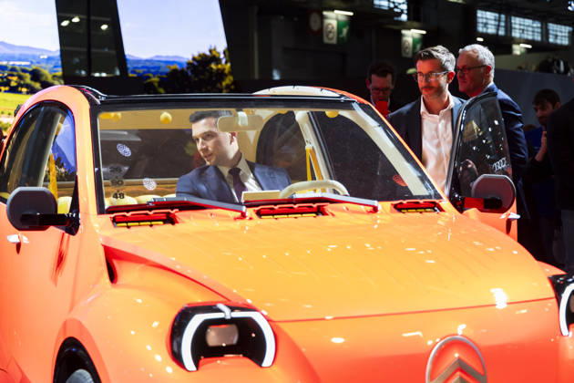 Paris, France October 16, 2026 - Paris Motor Show - Jordan Bardella RN, RASSEMBLEMENT NATIONAL, BARDELLA, SALON DE L AUTO, INDUSTRIE AUTOMOBILE, ECONOMIE, VOITURES, CITROEN 2CV  Copyright: xVincentxIsorex