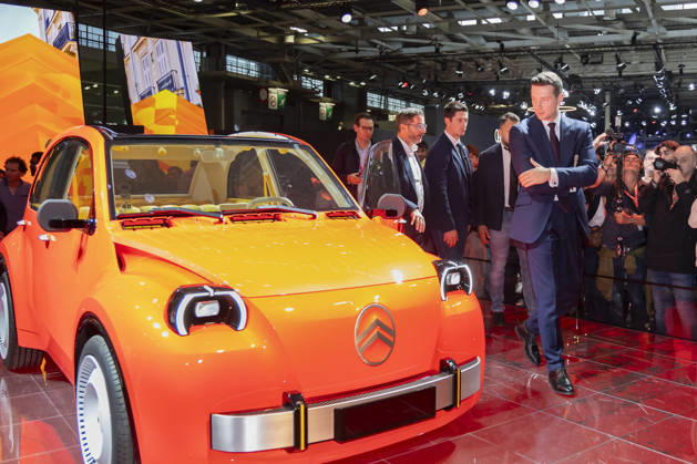 Paris, France October 16, 2026 - Paris Motor Show - Jordan Bardella RN, RASSEMBLEMENT NATIONAL, BARDELLA, SALON DE L AUTO, INDUSTRIE AUTOMOBILE, ECONOMIE, VOITURES, CITROEN 2CV  Copyright: xVincentxIsorex