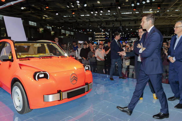 Paris, France October 16, 2026 - Paris Motor Show - Jordan Bardella RN, RASSEMBLEMENT NATIONAL, BARDELLA, SALON DE L AUTO, INDUSTRIE AUTOMOBILE, ECONOMIE, VOITURES, CITROEN 2CV  Copyright: xVincentxIsorex