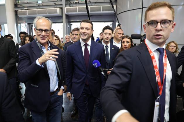 BARDELLA MONDIAL AUTO PHOTOPQR LE PARISIEN Le Parisien Arnaud Journois October 16, 2026 Paris, October 16, 2026 2026 Paris Motor Show National Rally (RN) President Jordan Bardella visits thePhoto: Le Parisien, Arnaud Journois Jordan Bardella, president of the French far-right party Rassemblement National (RN), during a visit to the 91st edition of the Paris International Auto Show at the Porte de Versailles in Paris on October 16, 2026, France  Copyright: xPHOTOPQR LExPARISIEN MAXPPPxLexParisienx xArnaudxJournoisx 20261016LPA2982 20261016LPA2982