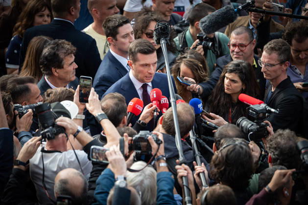 Jordan Bardella visit the Paris Motor Show - Paris President of French far-right party Rassemblement National (RN) Jordan Bardella speaks to the press during a visit at the 91st edition of the international Paris Motor Show (Mondial de l’auto) at the Porte de Versailles in Paris on October 16, 2026. Photo by Alexis Jumeau ABACAPRESS.COM Paris France  Copyright: xJumeauxAlexis ABACAx