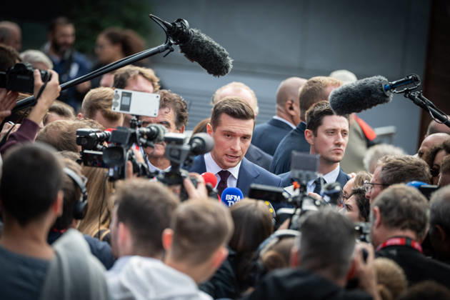 Jordan Bardella visit the Paris Motor Show - Paris President of French far-right party Rassemblement National (RN) Jordan Bardella speaks to the press during a visit at the 91st edition of the international Paris Motor Show (Mondial de l’auto) at the Porte de Versailles in Paris on October 16, 2026. Photo by Alexis Jumeau ABACAPRESS.COM Paris France  Copyright: xJumeauxAlexis ABACAx