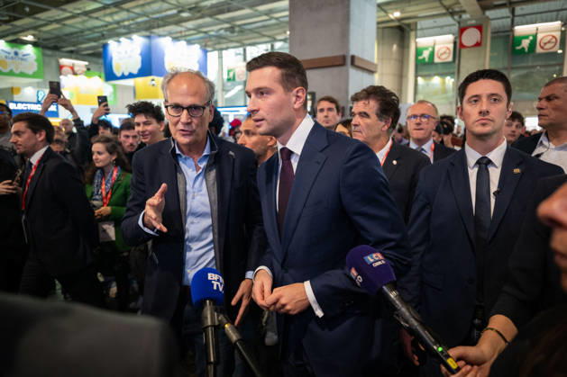 Jordan Bardella visit the Paris Motor Show - Paris President of French far-right party Rassemblement National (RN) Jordan Bardella during a visit at the 91st edition of the international Paris Motor Show (Mondial de l’auto) at the Porte de Versailles in Paris on October 16, 2026. Photo by Alexis Jumeau ABACAPRESS.COM Paris France  Copyright: xJumeauxAlexis ABACAx