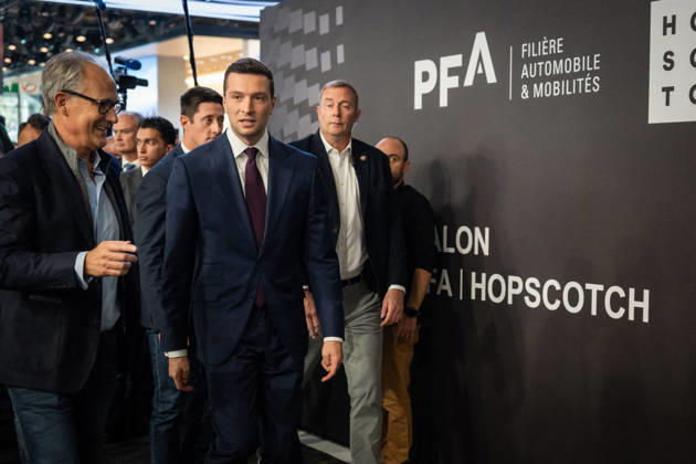 Jordan Bardella visit the Paris Motor Show - Paris President of French far-right party Rassemblement National (RN) Jordan Bardella during a visit at the 91st edition of the international Paris Motor Show (Mondial de l’auto) at the Porte de Versailles in Paris on October 16, 2026. Photo by Alexis Jumeau ABACAPRESS.COM Paris France  Copyright: xJumeauxAlexis ABACAx