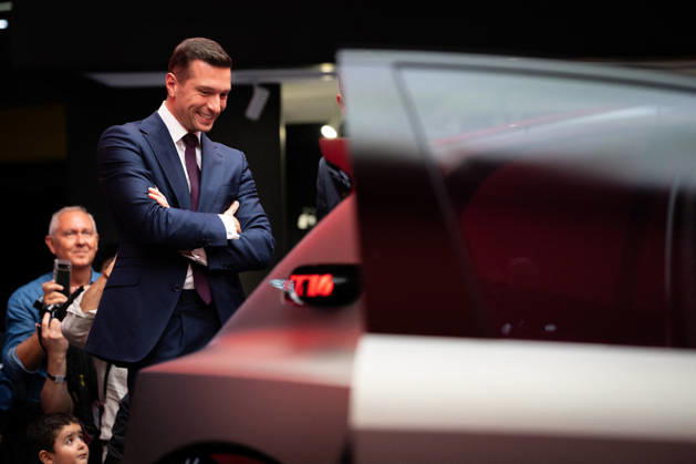 News Bilder des Tages Jordan Bardella visit the Paris Motor Show - Paris President of French far-right party Rassemblement National (RN) Jordan Bardella during a visit at the 91st edition of the international Paris Motor Show (Mondial de l’auto) at the Porte de Versailles in Paris on October 16, 2026. Photo by Alexis Jumeau ABACAPRESS.COM Paris France  Copyright: xJumeauxAlexis ABACAx