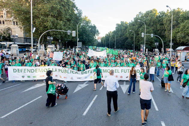 Protest Marking the Indefinite Teachers’ Strike in Madrid: Hundreds of people gathered at a rally to mark the education strike on October 16, 2026, in Madrid, Spain. The public education strike in Madrid began on October 14 with full-scale walkouts and varying levels of participation among unions and the regional government. Teachers are demanding lower student-to-teacher ratios, higher salaries, and more staff. Ayuso describes the protest as political, while the mobilization will shift to partial walkouts next week OCTOBER 16, 2026 EDUCATION PROTEST RALLY TEACHERS’ STRIKE PIXELATED STRIKE Madrid Madrid, Spain Copyright: xRicardoxRubiox 7850448