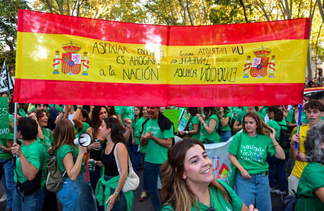 October 16, 2026, Madrid, Madrid, Spain: Teachers, students and members of the education community take part in a demonstration in Madrid, Spain, October 16, 2026, during an indefinite strike in the region s public education sector. Protesters are demanding higher salaries, smaller class sizes, reduced teaching hours and increased resources for public schools. The demonstration is held between Atocha and Puerta del Sol. Madrid Spain - ZUMAz108 20261016_znp_z108_021 Copyright: xRichardxZubelzux
