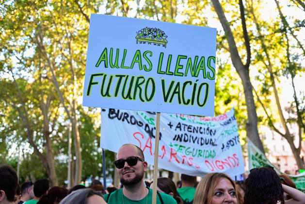October 16, 2026, Madrid, Madrid, Spain: Teachers, students and members of the education community take part in a demonstration in Madrid, Spain, October 16, 2026, during an indefinite strike in the region s public education sector. Protesters are demanding higher salaries, smaller class sizes, reduced teaching hours and increased resources for public schools. The demonstration is held between Atocha and Puerta del Sol. Madrid Spain - ZUMAz108 20261016_znp_z108_026 Copyright: xRichardxZubelzux