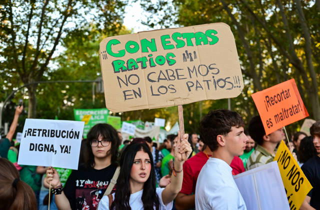October 16, 2026, Madrid, Madrid, Spain: Teachers, students and members of the education community take part in a demonstration in Madrid, Spain, October 16, 2026, during an indefinite strike in the region s public education sector. Protesters are demanding higher salaries, smaller class sizes, reduced teaching hours and increased resources for public schools. The demonstration is held between Atocha and Puerta del Sol. Madrid Spain - ZUMAz108 20261016_znp_z108_034 Copyright: xRichardxZubelzux