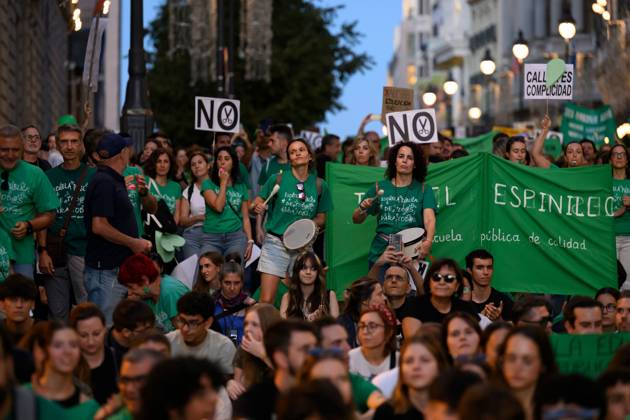 Demonstration in support of public education in Madrid MADRID, SPAIN - OCTOBER 16, 2026: A demonstration in support of public education, organized by education sector unions. Thousands of people marched through the streets of Madrid, ending at the Puerta del Sol, on the third day of an indefinite strike involving teachers and students. Tomas Calle JNA Press Madrid Spain Copyright: x xTomasxCallex xJNAxPressx