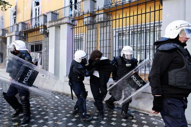 October 16, 2026, Tirana, Albania: TIRANA, ALBANIA, OCTOBER 16, 2026: Student-led anti-government demonstrations continue for a fourth consecutive day in Tirana, demanding improved education conditions and the resignation of Prime Minister Edi Rama. Protesters clash with riot police as officers deploy tear gas to disperse crowds. The demonstrations follow several days of unrest that have damaged public buildings and businesses. Tirana Albania - ZUMAq101 20261016_zna_q101_468 Copyright: xVlasovxSulajx