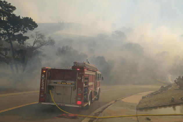 October16, 2026, San Juan Capistrano, California, USA: Fire crews are aggressively battling a wind-driven brush fire that burned several homes and threatened thousands of others in the area of San Juan Capistrano and San Clemente Friday, prompting evacuation orders. The Norte Fire exploded to 465 acres and remains 0 percent contained as of 4 p.m. O.C. Fire Authority officials said the Norte Fire started around 11:30 a.m. near Portico Del Norte and Eminencia Del Norte in San Clemente, east of Interstate 5. Fueled by strong Santa Ana winds, the wildfire then blew into neighboring San Juan Capistrano. San Juan Capistrano USA - ZUMAr19_ 20261016_new_r19_188 Copyright: xRuaridhxStewartx