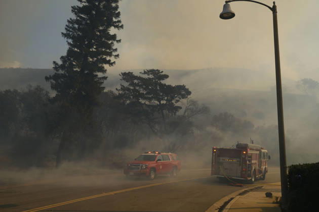 October16, 2026, San Juan Capistrano, California, USA: Fire crews are aggressively battling a wind-driven brush fire that burned several homes and threatened thousands of others in the area of San Juan Capistrano and San Clemente Friday, prompting evacuation orders. The Norte Fire exploded to 465 acres and remains 0 percent contained as of 4 p.m. O.C. Fire Authority officials said the Norte Fire started around 11:30 a.m. near Portico Del Norte and Eminencia Del Norte in San Clemente, east of Interstate 5. Fueled by strong Santa Ana winds, the wildfire then blew into neighboring San Juan Capistrano. San Juan Capistrano USA - ZUMAr19_ 20261016_new_r19_185 Copyright: xRuaridhxStewartx