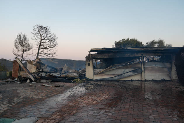 Norte fire in Orange County, California ORANGE COUNTY, CALIFORNIA - OCTOBER 16: A view of burnt homes as firefighters battle with flames during the Norte Fire of wildfire in San Juan Capistrano of Orange County, California, United States on October 16, 2026. Tayfun Coskun Anadolu California United States. Editorial use only. Please get in touch for any other usage.  Copyright: x2026xAnadoluxTayfunxCoskunx