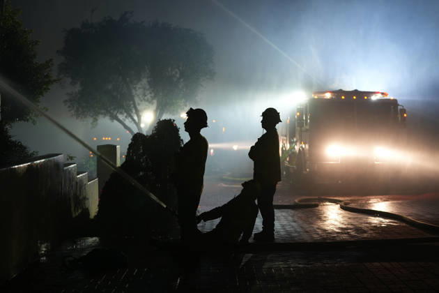 Norte fire in Orange County, California ORANGE COUNTY, CALIFORNIA - OCTOBER 16: Firefighters battle with flames as a house burning during the Norte Fire of wildfire in San Juan Capistrano of Orange County, California, United States on October 16, 2026. Tayfun Coskun Anadolu California United States. Editorial use only. Please get in touch for any other usage.  Copyright: x2026xAnadoluxTayfunxCoskunx