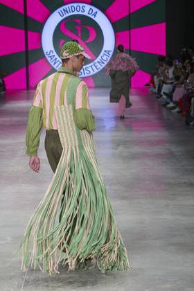 RECORD DATE NOT STATED Santa Resistencia presents its collection at SPFW N61. Sao Paulo (SP), 10 16 2026 Fashion SPFW n61 The Santa Resistencia brand presents its collection during Sao Paulo Fashion Week n61, in Sao Paulo, this Friday (16).(Foto: Leco Viana Thenews2 imago images) Santa Resistencia presents its collection at SPFW N61. Copyright: xLecoxVianax