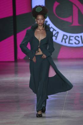 RECORD DATE NOT STATED Santa Resistencia presents its collection at SPFW N61. Sao Paulo (SP), 10 16 2026 Fashion SPFW n61 The Santa Resistencia brand presents its collection during Sao Paulo Fashion Week n61, in Sao Paulo, this Friday (16).(Foto: Leco Viana Thenews2 imago images) Santa Resistencia presents its collection at SPFW N61. Copyright: xLecoxVianax
