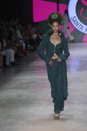 RECORD DATE NOT STATED Santa Resistencia presents its collection at SPFW N61. Sao Paulo (SP), 10 16 2026 Fashion SPFW n61 The Santa Resistencia brand presents its collection during Sao Paulo Fashion Week n61, in Sao Paulo, this Friday (16).(Foto: Leco Viana Thenews2 imago images) Santa Resistencia presents its collection at SPFW N61. Copyright: xLecoxVianax