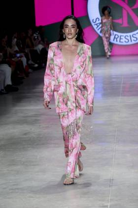 RECORD DATE NOT STATED Santa Resistencia presents its collection at SPFW N61. Sao Paulo (SP), 10 16 2026 Fashion SPFW n61 The Santa Resistencia brand presents its collection during Sao Paulo Fashion Week n61, in Sao Paulo, this Friday (16).(Foto: Leco Viana Thenews2 imago images) Santa Resistencia presents its collection at SPFW N61. Copyright: xLecoxVianax