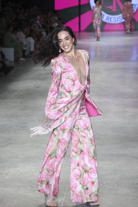 RECORD DATE NOT STATED Santa Resistencia presents its collection at SPFW N61. Sao Paulo (SP), 10 16 2026 Fashion SPFW n61 The Santa Resistencia brand presents its collection during Sao Paulo Fashion Week n61, in Sao Paulo, this Friday (16).(Foto: Leco Viana Thenews2 imago images) Santa Resistencia presents its collection at SPFW N61. Copyright: xLecoxVianax