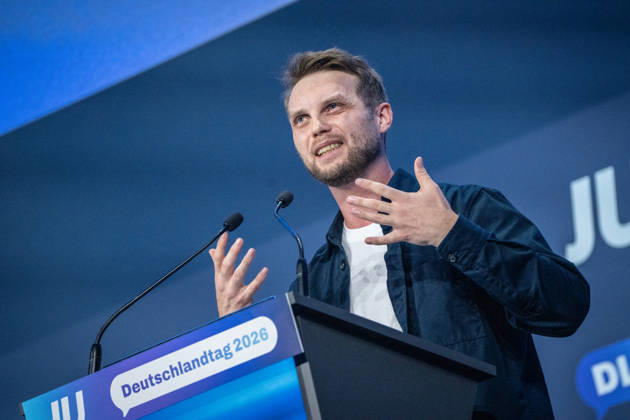 Kevin Gniosdorz, State Chairman of the JU in North Rhine-Westphalia, delivers his speech on the first day of the 78th Germany Day 2026 in Bonn. Junge Union (JU), the youth organization of the CDU and CSU, Bonn, North Rhine-Westphalia, Germany, World Conference Center Bonn
