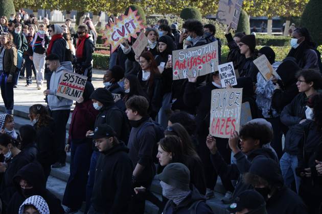 This image shows youths gather for a protest action at the Central Station in Brussels on Saturday 17 October 2026.  NICOLASxMAETERLINCK 190061377